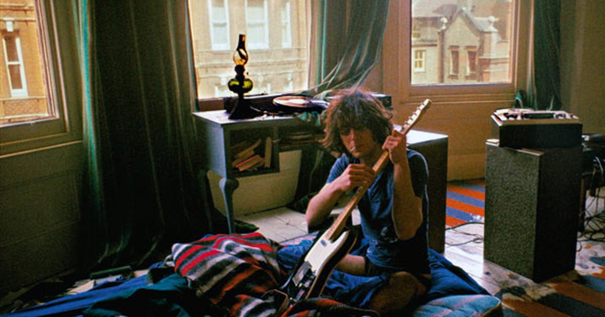 15 1969-Autumn-Syd-in-his-Earls-Ct-flat-by-Mick-Rock.jpg